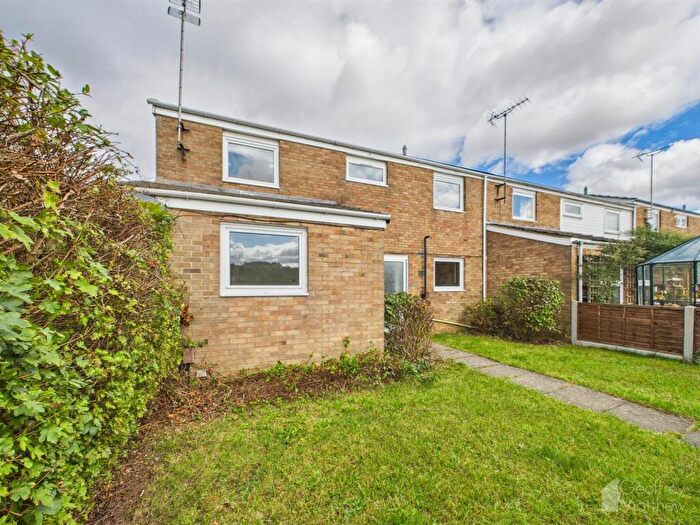 3 Bedroom End Of Terrace House For Sale In Sefton Road, Martins Wood, Stevenage, SG1