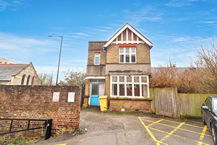 2 Bedroom Detached House For Sale In A Windmill Hill, Enfield, EN2