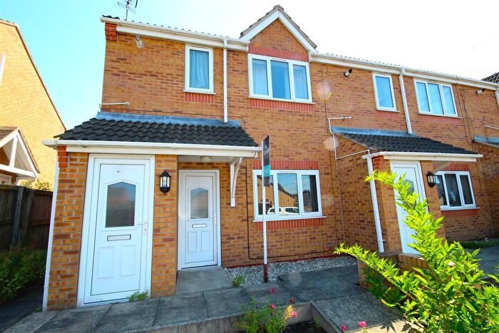 2 Bedroom Flat To Rent In Shakespeare Crescent, Castleford, WF10