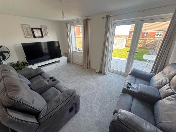 4 Bedroom Semi-Detached House To Rent In Kennard Close, Weldon Park, NN17
