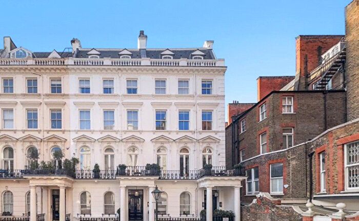 2 Bedroom Flat To Rent In Prince Of Wales Terrace, Kensington, London, W8