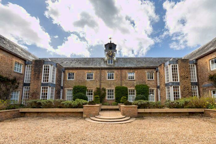 2 Bedroom Flat For Sale In Nr Bruton - Light And Airy Apartment In Parkland Setting., BA10