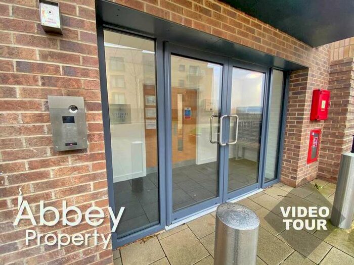 2 Bedroom Flat To Rent In Ellesmere Court, Stirling Drive - Near Airport - LU2