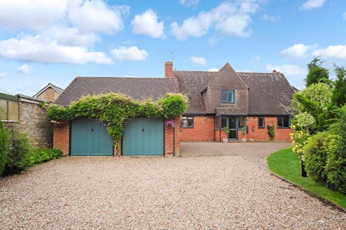 4 Bedroom Detached House To Rent In High Street, Cheddington, Leighton Buzzard, LU7