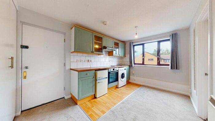 1 Bedroom Flat To Rent In Beardsley Way, Acton, W3