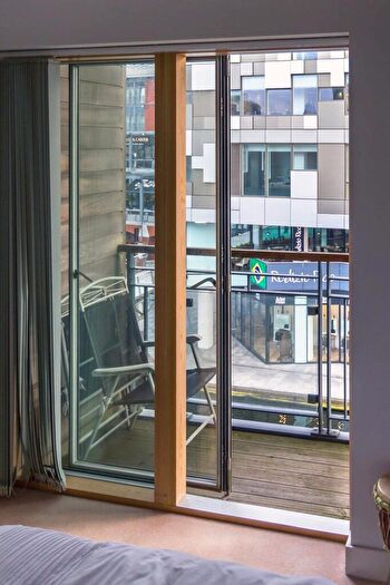 2 Bedroom Apartment To Rent In Canal Wharf, Birmingham, B1