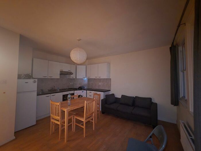 2 Bedroom Flat To Rent In Bow Road, London, E3