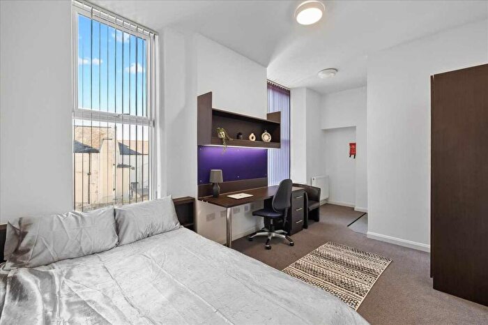 1 Bedroom End Of Terrace House To Rent In The Square, / North Road East, Plymouth, PL4