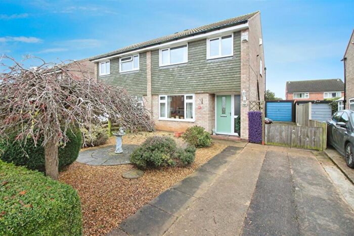 3 Bedroom Semi-Detached House For Sale In Braemar Drive, Garforth, Leeds, LS25