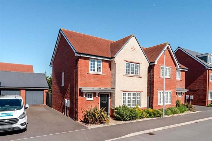 4 Bedroom Detached House For Sale In Four Bedroom Detached House On The Popular Chestnut Park In Yatton, BS49