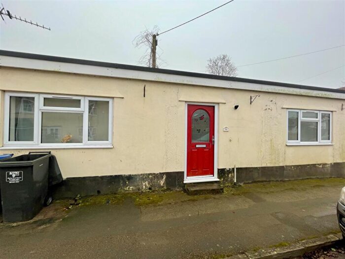 1 Bedroom Detached Bungalow For Sale In The Pound, Bromham, SN15