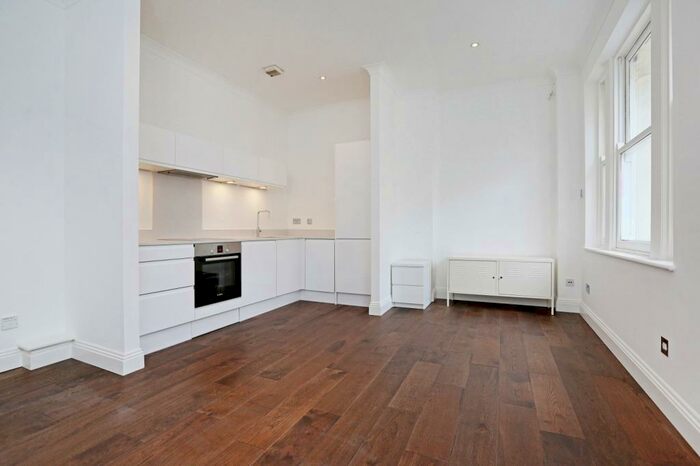 2 Bedroom Apartment To Rent In Lambert House, Ludgate Square, Clerkenwell, London, EC4M