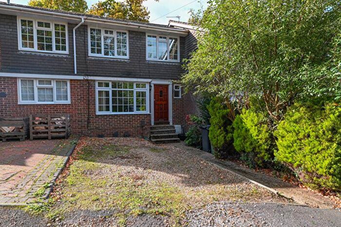 3 Bedroom Terraced House For Sale In Briarfield Gardens, Horndean, PO8
