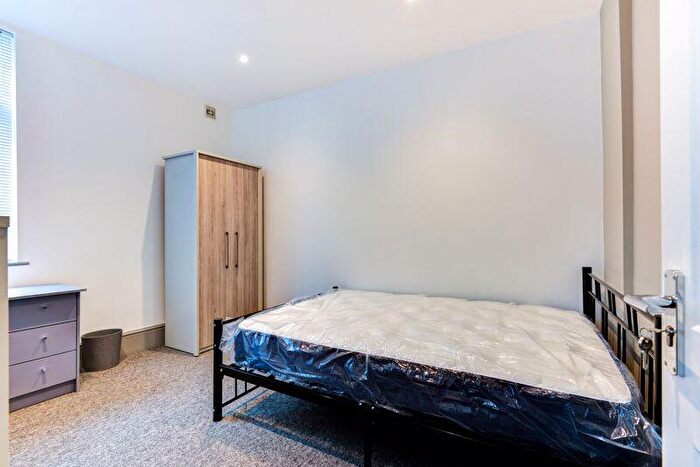 1 Bedroom End Of Terrace House To Rent In Sutherland Road, Brighton, BN2