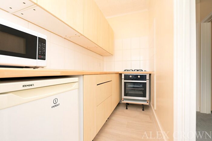 1 Bedroom Flat To Rent In Broad Lane, Seven Sisters, N15