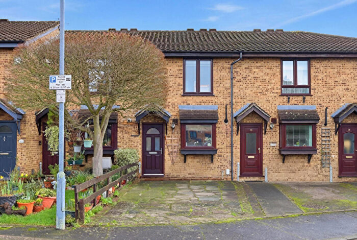 2 Bedroom House For Sale In Greenstone Mews, Wanstead, E11