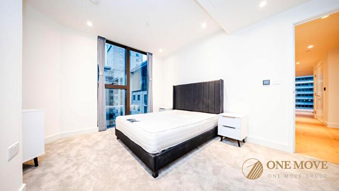 2 Bedroom Apartment To Rent In Harcourt Tower, South Quay Plaza, Canary Wharf, E14