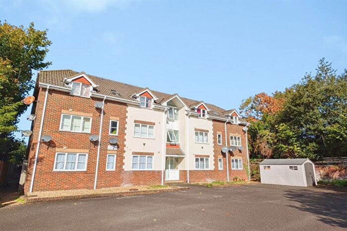 2 Bedroom Flat To Rent In Millbrook Road East, Southampton, SO15