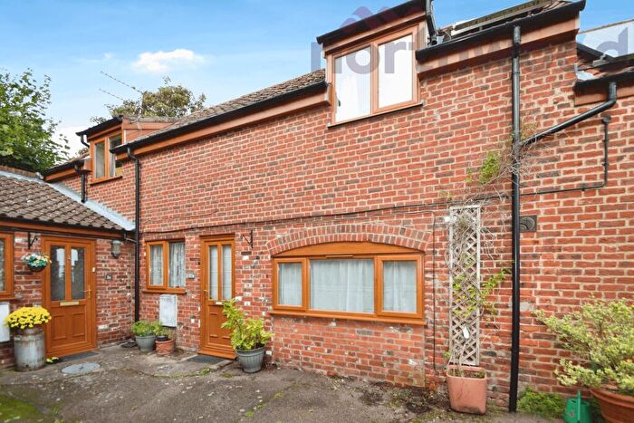 Studio To Rent In Woodcock Road, Norwich, NR3