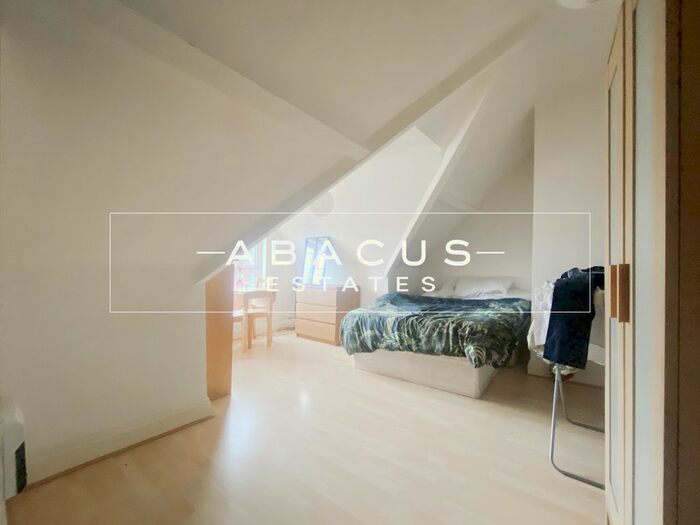 Studio To Rent In Walm Lane, Mapesbury Conservation Area, NW2