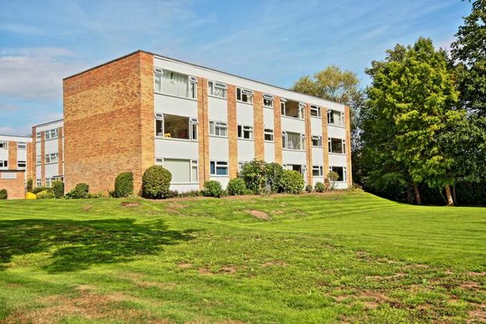 2 Bedroom Flat To Rent In Davos Close, Woking, GU22