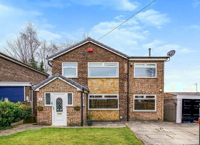 4 Bedroom Detached House To Rent In Baronsway, Leeds, West Yorkshire, LS15