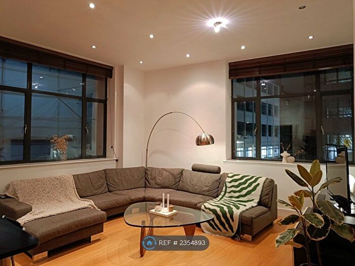 2 Bedroom Flat To Rent In Da Vinci House, London, EC1N