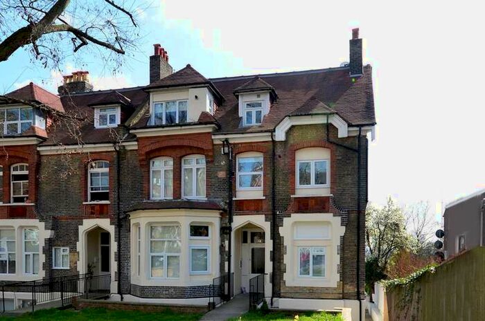 Flat To Rent In Mount View Road, Crouch End, N4