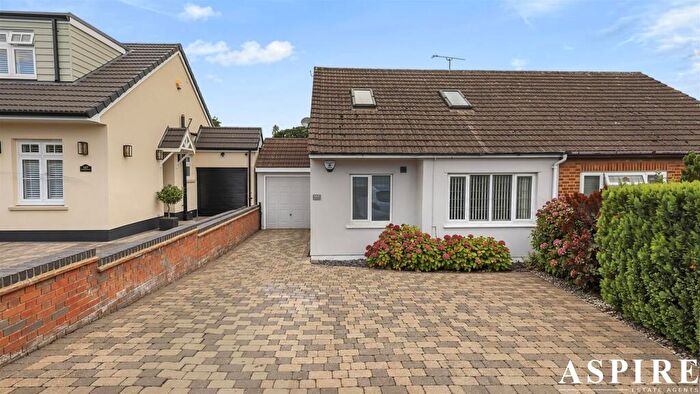 3 Bedroom Bungalow For Sale In Clifton Avenue, Benfleet, SS7
