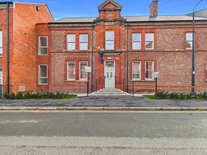 1 Bedroom Flat For Sale In Tatton Road, Sale, Manchester, M33