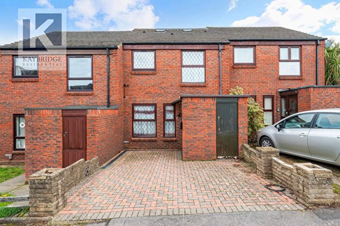 4 Bedroom House To Rent In Dorking Close, Worcester Park, KT4