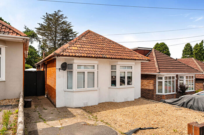 3 Bedroom Bungalow For Sale In Woodmill Lane, Bitterne Park, Southampton, Hampshire, SO18