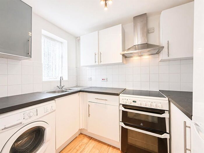 1 Bedroom End Terrace House To Rent In Hawthorn Close, Hounslow, TW5