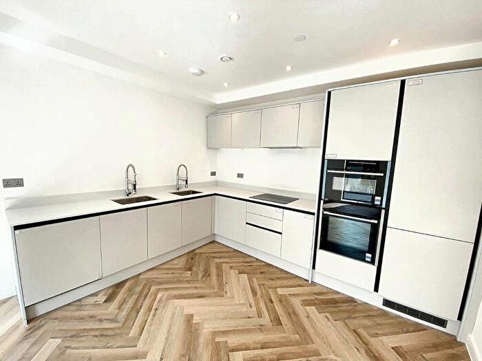 2 Bedroom Apartment To Rent In Carmona Court, Cavendish Road, M7