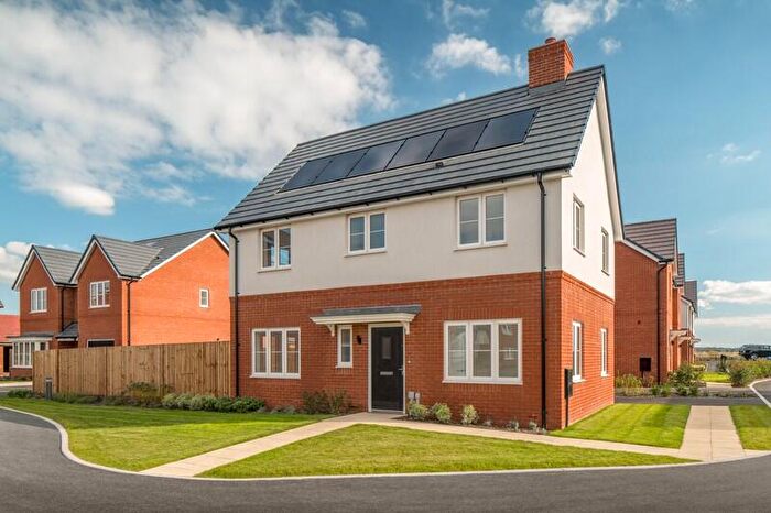 3 Bedroom Link Detached House For Sale In Goshawk Road, Off Old Shoreham Road, Lancing, BN15