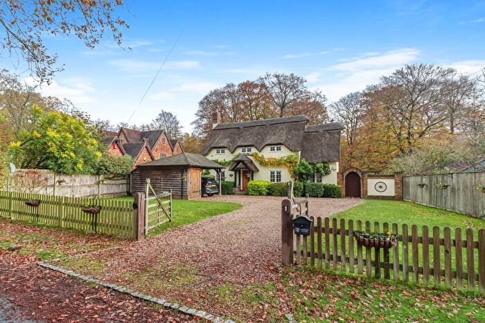 2 Bedroom Cottage For Sale In Common Lane, Littleworth Common, Buckinghamshire, SL1