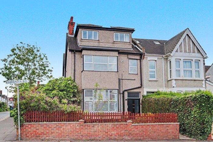 2 Bedroom Flat For Sale In Satanita Road, Westcliff-On-Sea, SS0