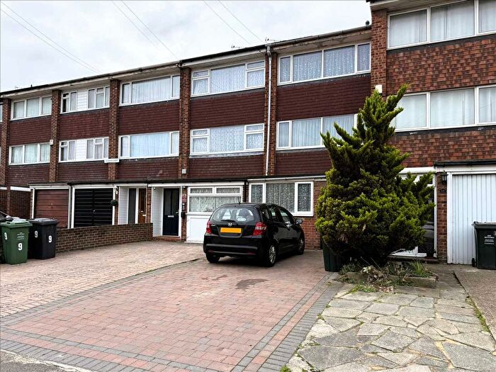 3 Bedroom Terraced House For Sale In Chapel Court, Milton Road, Swanscombe, DA10