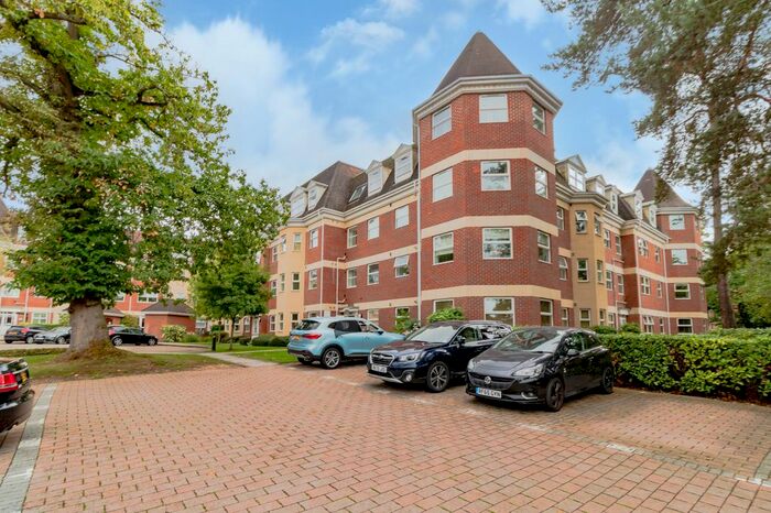 2 Bedroom Flat To Rent In Heathcote Road, Camberley, GU15