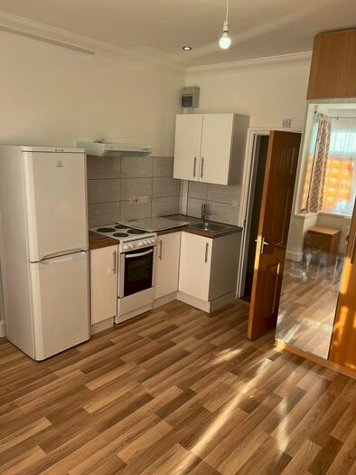 Studio To Rent In Eton Road, Ilford, IG1