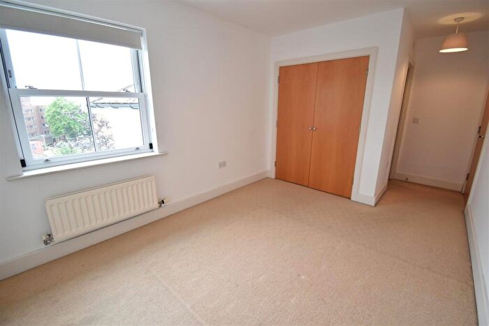 2 Bedroom Apartment To Rent In Avenue Elmers, Surbiton, KT6