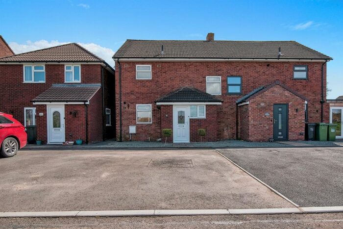 3 Bedroom Semi-Detached House For Sale In Tedder Avenue, Credenhill, Hereford, HR4