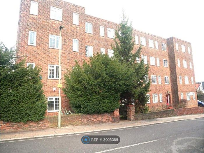 1 Bedroom Flat To Rent In Burnham Court, London, NW4