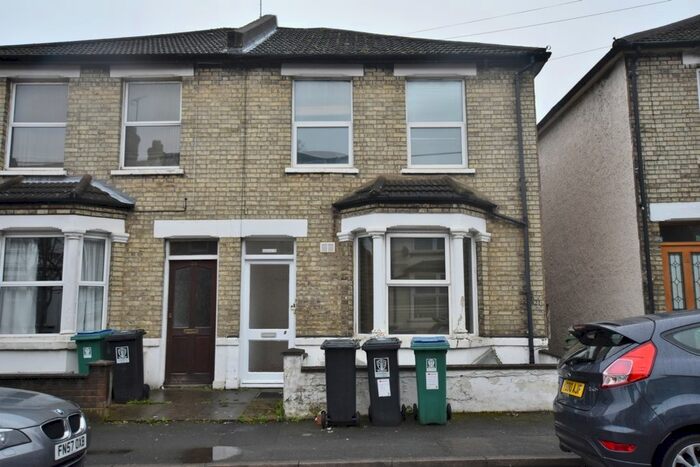 1 Bedroom Flat To Rent In Gladstone Road, Watford, WD17