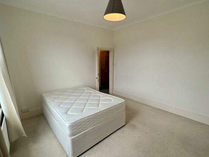 2 Bedroom Apartment To Rent In Station Road, West Byfleet, KT14