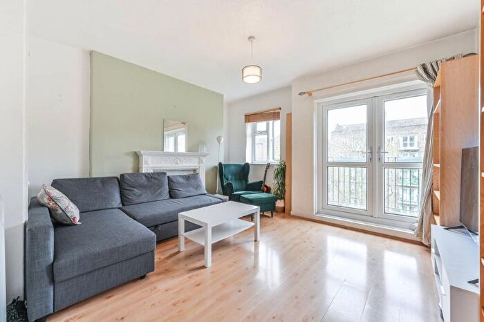 3 Bedroom Flat To Rent In Lambeth Road, Kennington, London, SE11