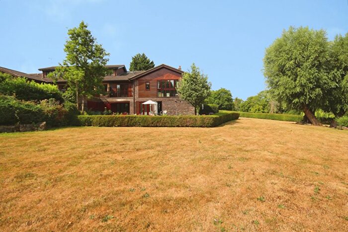 2 Bedroom Flat For Sale In Stoneleigh Road, Bubbenhall, Coventry, Warwickshire, CV8