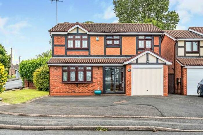 4 Bedroom House To Rent In Fernhurst Drive, Brierley Hill, DY5