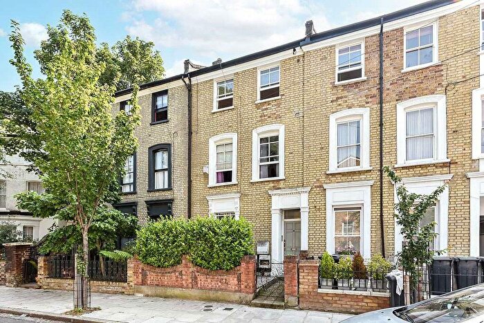 2 Bedroom Apartment To Rent In Horton Road, London, E8