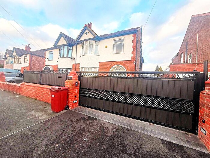 4 Bedroom Semi Detached House To Rent In Badminton Road, Manchester, M21
